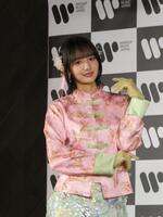 撮影に応じる岡田紗佳