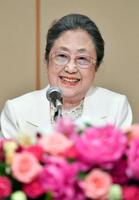 ２０１７年４月、旭日小綬章受章の喜びを語る佐藤愛子さん＝東京都内のホテル