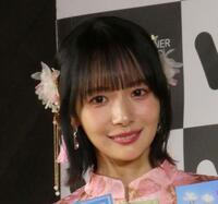 撮影に応じる岡田紗佳（１４日）