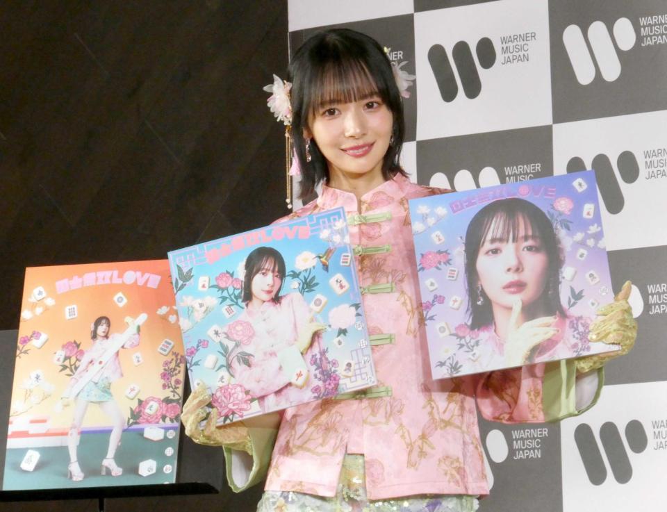 撮影に応じる岡田紗佳