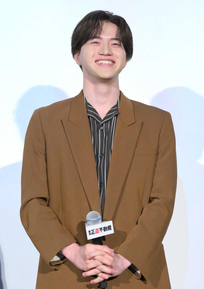 映画「正直不動産」初日舞台あいさつで先輩・山下智久とのエピソードを語るＫＥＹ　ＴＯ　ＬＩＴ・岩〓大昇