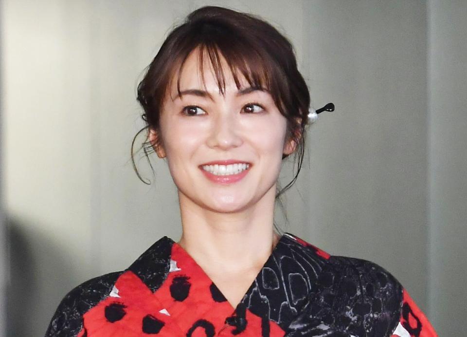 内山理名