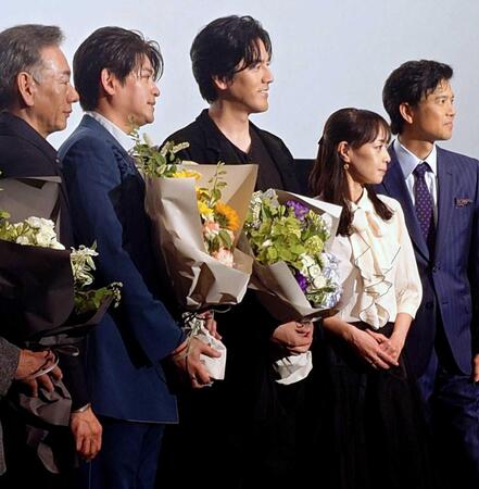（左から）山崎潤、賀集利樹、要潤、藤田瞳子、柴田明良