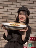 鎌倉パスタの店員にふんした青原優花