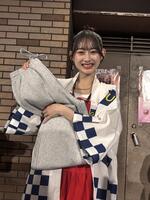 ＧＵの店員にふんした岡腰星来