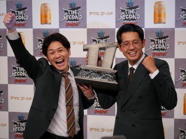 優勝を果たしたトットの多田智佑（左）と桑原雅人