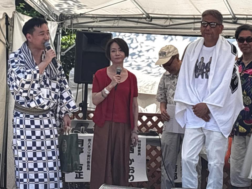 特別審査員を務めた香西かおり（中央）