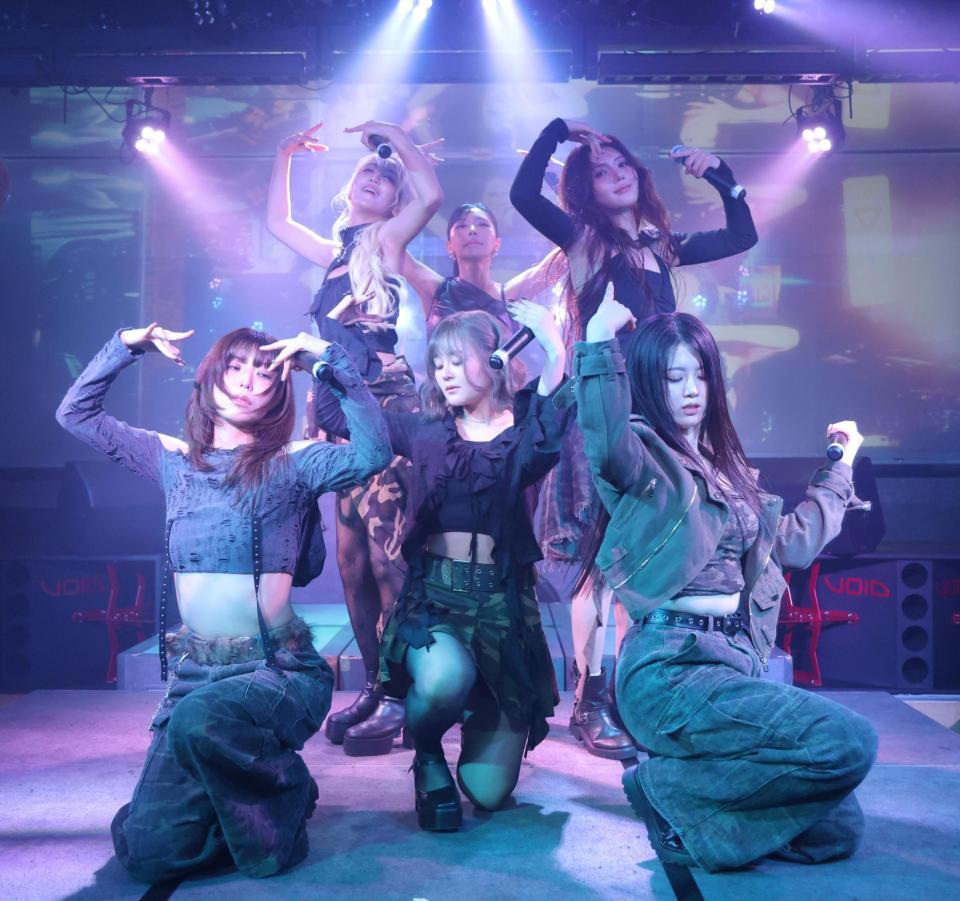 「Ｃａｄｉｌｌａｃ」を披露するＢｅ　Ｇｉｒｌｓ（撮影・吉澤敬太）