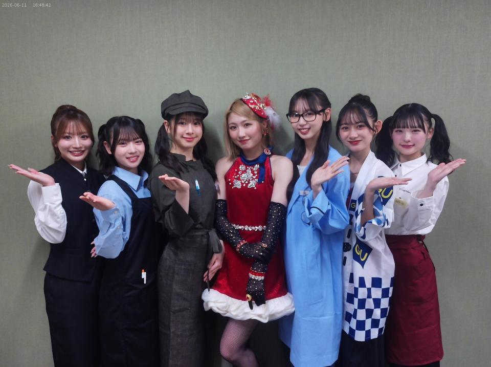 コスプレしたＮＭＢ４８のメンバー（左から）坂田心咲、芳賀礼、青原優花、塩月希依音、泉綾乃、岡腰星来、新澤菜央