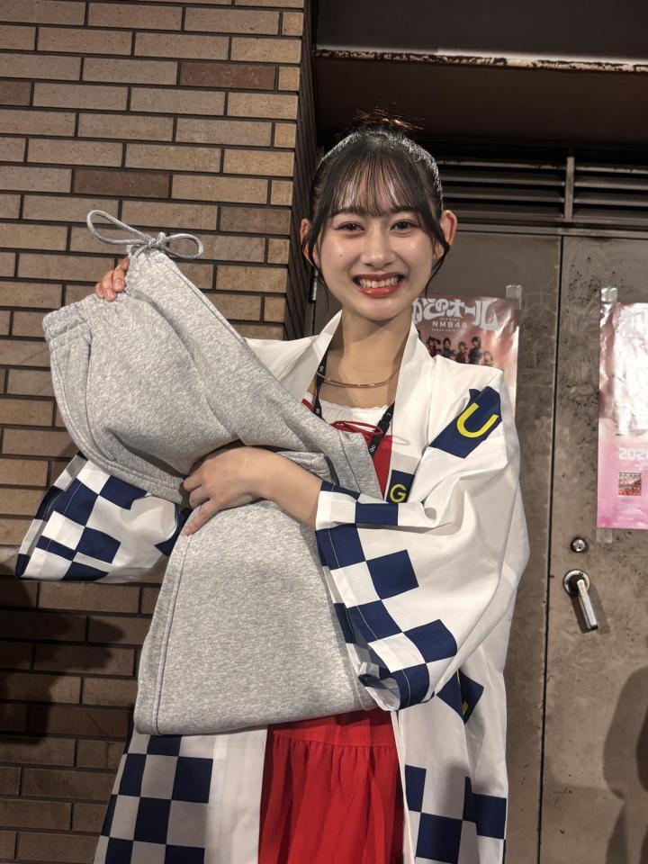 ＧＵの店員にふんした岡腰星来