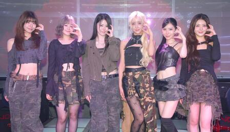 ポーズを決めるＢｅ　Ｇｉｒｌｓの（左から）ＡＯ、ＡＺ、ＮＡＮＡＫＡ、ＳＡＹＡＫＡ、ＨＡＲＵＫＡ、ＷＵＭＥ（撮影・吉澤敬太）