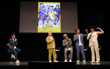 トークをする（左から）田村淳、山本圭壱、遠藤章造、ワッキー、庄司智春＝東京・ＹＯＳＨＩＭＯＴＯ　ＲＯＰＰＯＮＧＩ　ＴＨＥＡＴＥＲ（撮影・佐々木彰尚）
