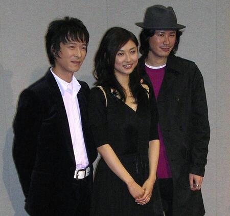 （左から）堺雅人、菊川怜、鈴木一真＝２００６年