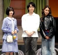 会見に登壇した（左から）加藤史帆、伊野尾慧、剛力彩芽