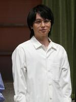 会見に登壇した伊野尾慧