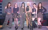 ポーズを決めるＢｅ　Ｇｉｒｌｓの（左から）ＡＯ、ＡＺ、ＮＡＮＡＫＡ、ＳＡＹＡＫＡ、ＨＡＲＵＫＡ、ＷＵＭＥ（撮影・吉澤敬太）