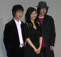 （左から）堺雅人、菊川怜、鈴木一真＝２００６年