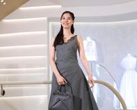 笑顔を見せる新木優子（撮影・中田匡峻）