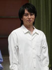 会見に登壇した伊野尾慧