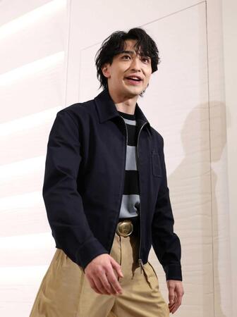 引き揚げる横浜流星