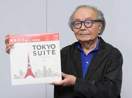 自身が手がけた「ＴＯＫＹＯ　ＳＵＩＴＥ」のレコードジャケットを手にする川原伸司プロデューサー（撮影・棚橋慶太）　