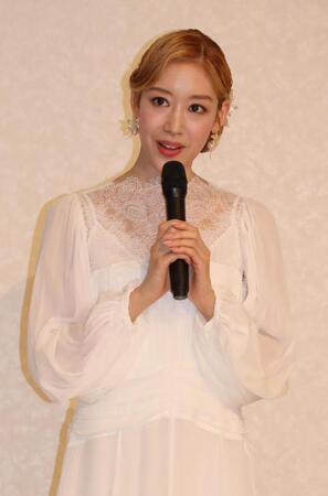 退団会見を行った宝塚歌劇団月組トップ娘役・天紫珠李