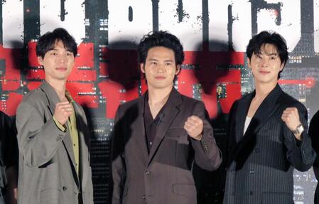 共演する（左から）福士蒼汰、水上恒司、ユンホ