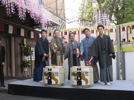 晴れやかに正月を迎えた（左から）坂東新悟、坂東彌十郎、中村勘三郎、中村七之助＝２０１２年１月