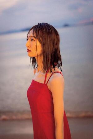 「藤本冬香　１ｓｔ　写真集　無防備な私」ⓒＫＡＤＯＫＡＷＡ　ＰＨＯＴＯ／田中智久