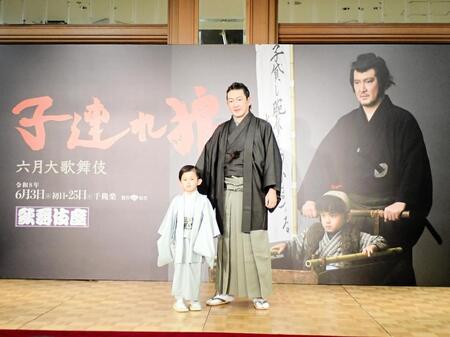 取材会に出席した中村獅童（右）・夏幹親子