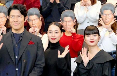 「リブート」のイベントに登場した蒔田彩珠（右）＝１月