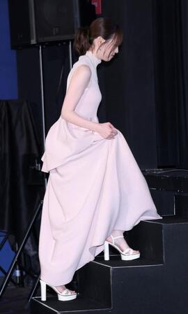 映画「正直不動産」初日舞台あいさつに登壇した福原遥＝東京・ＴＯＨＯシネマズ日比谷（撮影・伊藤笙子）