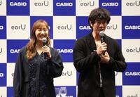 イベントに登場した庄司智春（右）と藤本美貴夫妻（撮影・佐々木彰尚）