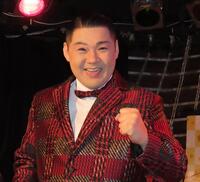 新曲発表会を行った大江裕
