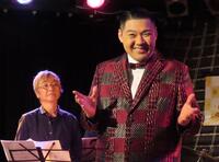 新曲発表会に出席した大江裕