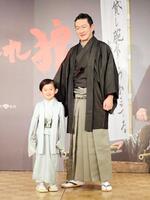 取材会に出席した中村獅童（右）・夏幹親子