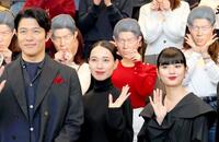「リブート」のイベントに登場した蒔田彩珠（右）＝１月