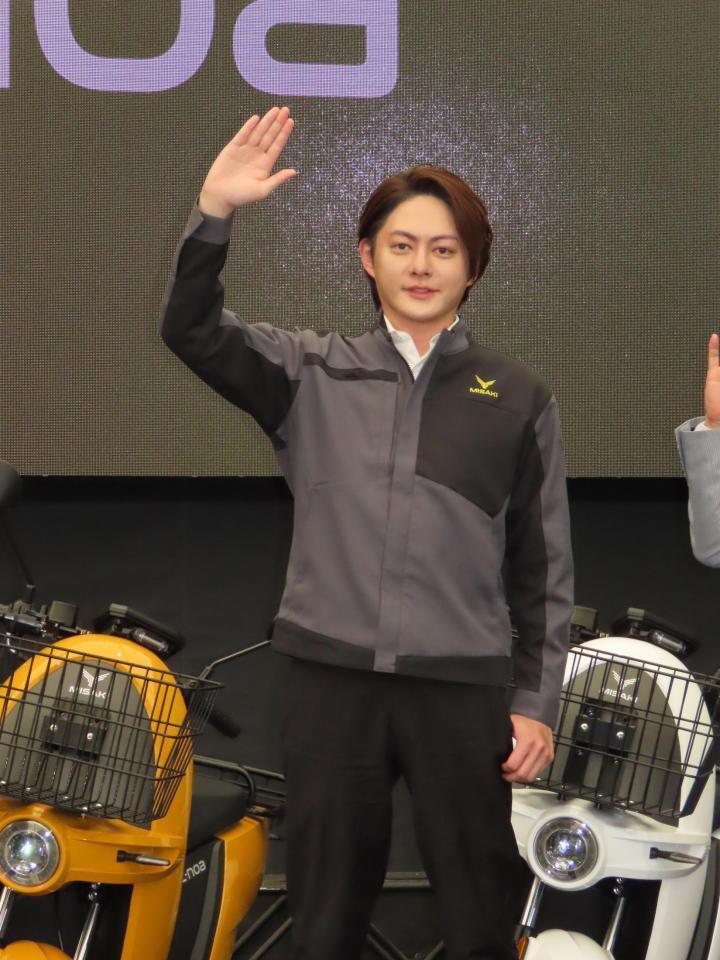 発表会に出席した三崎優太氏