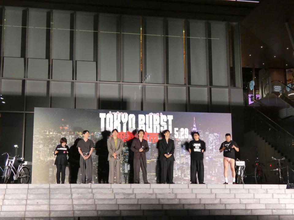 イベントに出席した（左から）オム・ギジュン、福士蒼汰、水上恒司、ユンホ、内田英治監督、とにかく明るい安村＝都内