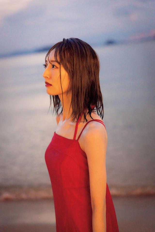 「藤本冬香　１ｓｔ　写真集　無防備な私」ⓒＫＡＤＯＫＡＷＡ　ＰＨＯＴＯ／田中智久