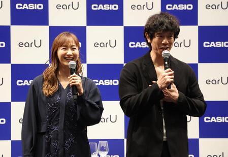 イベントに登場した庄司智春（右）と藤本美貴夫妻