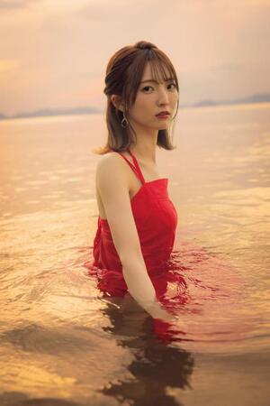 「藤本冬香　１ｓｔ　写真集　無防備な私」ⓒＫＡＤＯＫＡＷＡ　ＰＨＯＴＯ／田中智久