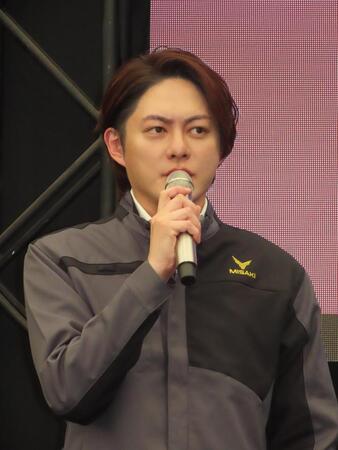 発表会に出席した三崎優太氏