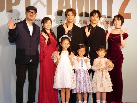 　製作発表会見に出席した（前列左から）泉谷星奈、古座野叶、真野麗花（後列同）Ｇ２氏、唯月ふうか、森崎ウィン、木内健人、真彩希帆
