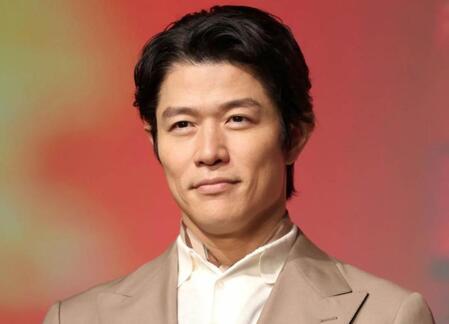 鈴木亮平