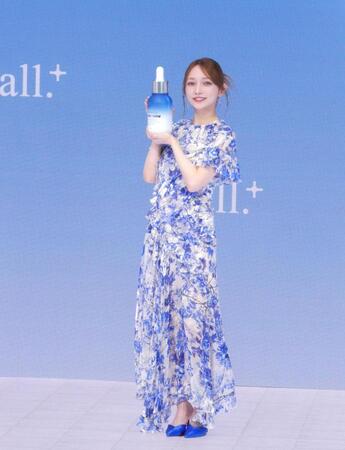 撮影に応じる後藤真希