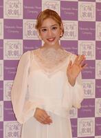 退団会見を行った宝塚歌劇団月組トップ娘役・天紫珠李