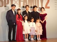 会見を行った（前列左から）泉谷星奈、古座野叶、真野麗花、（後列同）Ｇ２氏、唯月ふうか、森崎ウィン、木内健人、真彩希帆