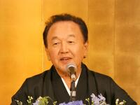 「旭日小綬章」の受章記念会見を行った京山幸枝若