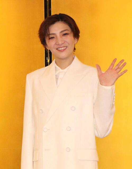 　退団会見で思いを語った月組トップスター鳳月杏